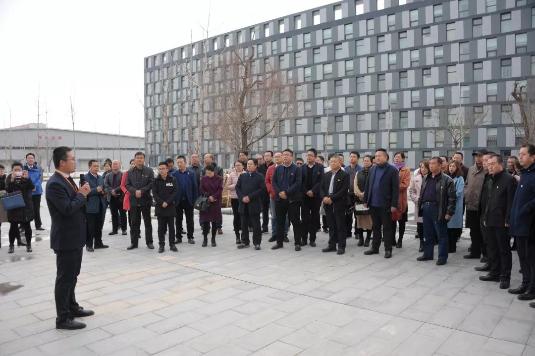 甘肃省第三期党建强、发展强非公经济工作能力提升培训班参观兰州新区“36365线路检测中心三厂” 项目