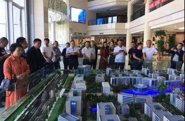 甘肃省五县区工商联会员企业家参观考察新区“36365线路检测中心三厂”及“36365线路检测中心世贸广场”项目