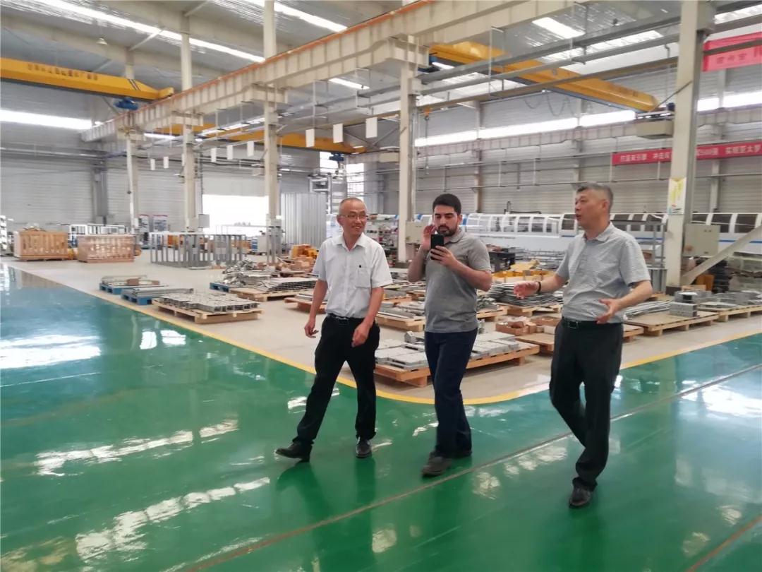 伊朗客商参观考察兰州新区36365线路检测中心伊士顿电梯厂并签订合作协议